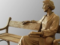 Virginia Woolf Statue